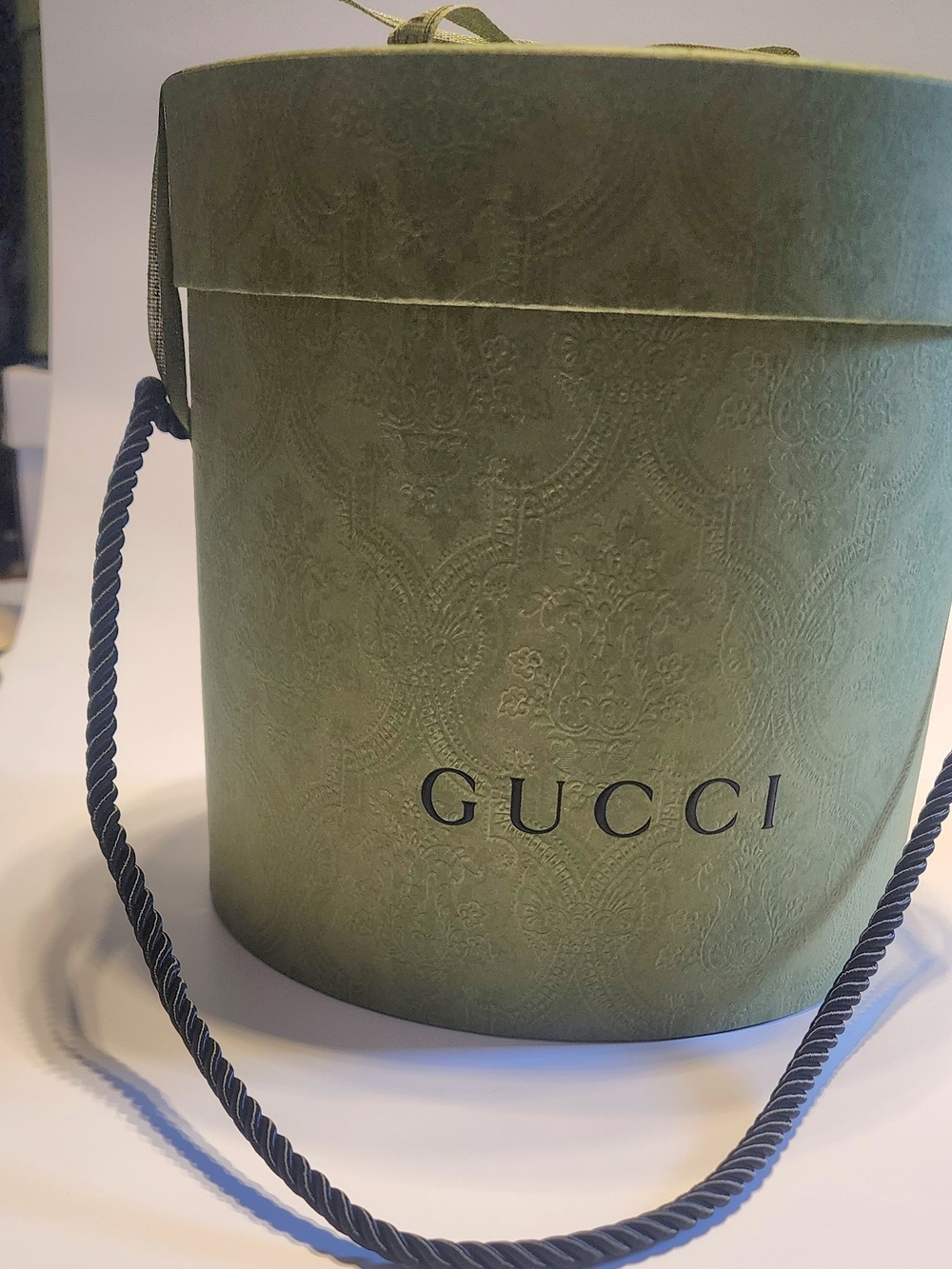 Gucci Green Round Hat Box Carry Case with Rope Handle